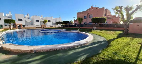 Chalet adosado en CL Romero