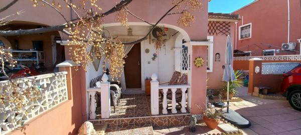 Chalet adosado en CL Romero