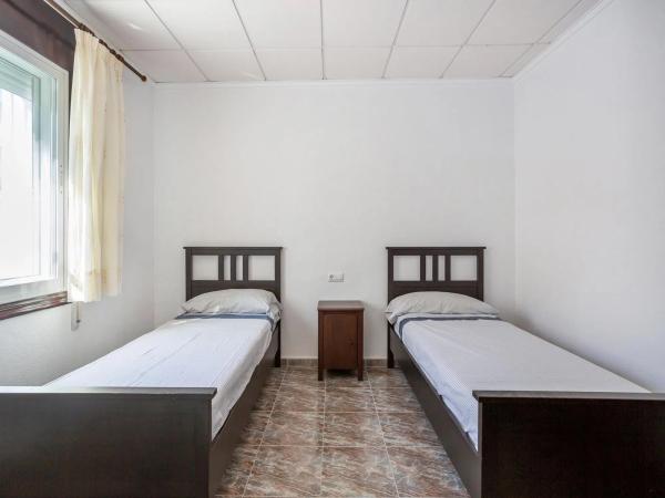 Chalet pareado en calle Capitán Cortés