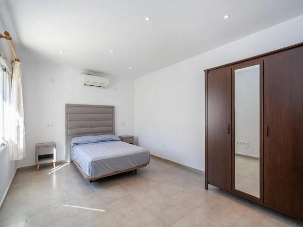 Chalet pareado en calle Capitán Cortés