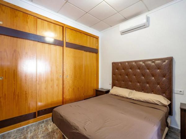 Chalet pareado en calle Capitán Cortés