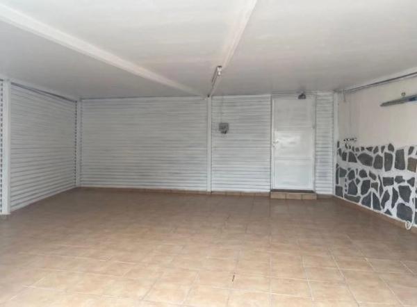 Chalet pareado en calle Capitán Cortés