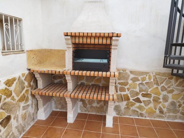 Chalet pareado en calle Capitán Cortés