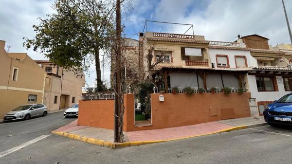 Chalet pareado en calle Montesineros Ausentes