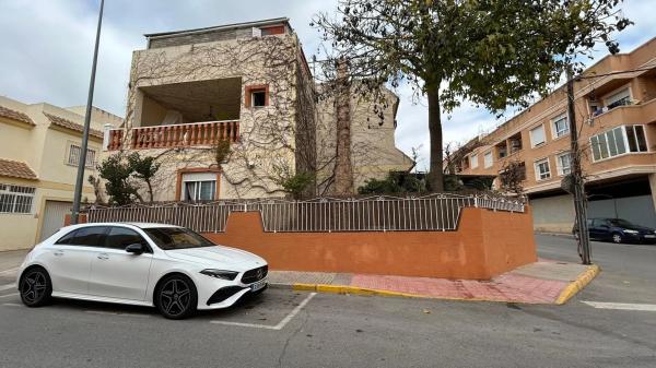 Chalet pareado en calle Montesineros Ausentes