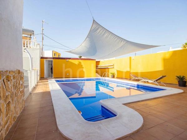 Chalet adosado en calle Capitán Cortés, 12 -20