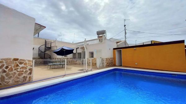 Chalet en Los Montesinos
