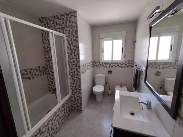 Casa de pueblo en calle Capitán Cortés, 23