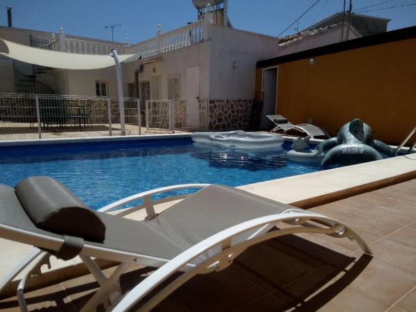 Casa de pueblo en calle Capitán Cortés, 23