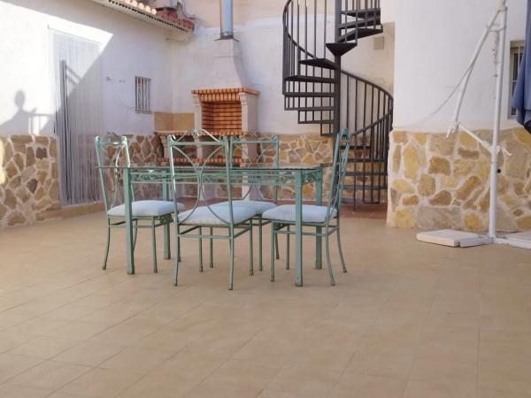 Casa de pueblo en calle Capitán Cortés, 23