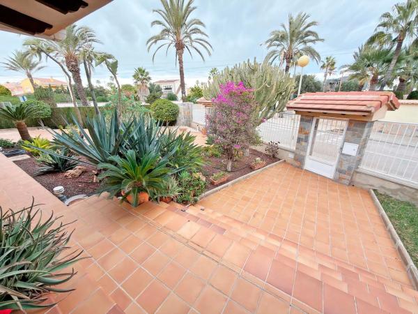 Casa independiente en avenida del Cabo