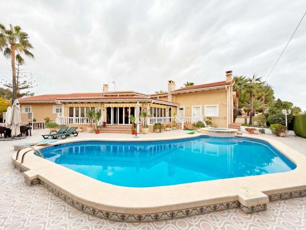 Casa independiente en avenida del Cabo