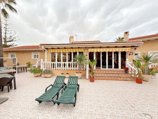 Casa independiente en avenida del Cabo