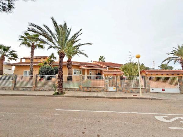 Casa independiente en avenida del Cabo
