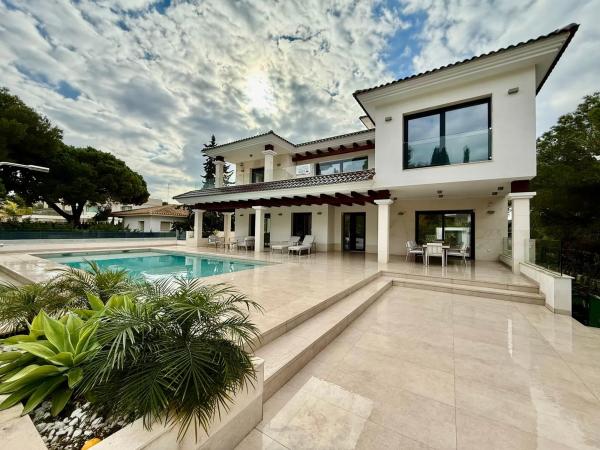 Casa independiente en calle Miguel Hernández, 13