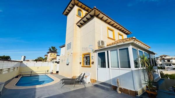Chalet en Barrio La Zenia