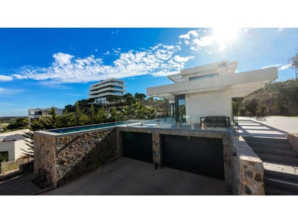 Casa independiente en Residencial Madroño, Las Colinas