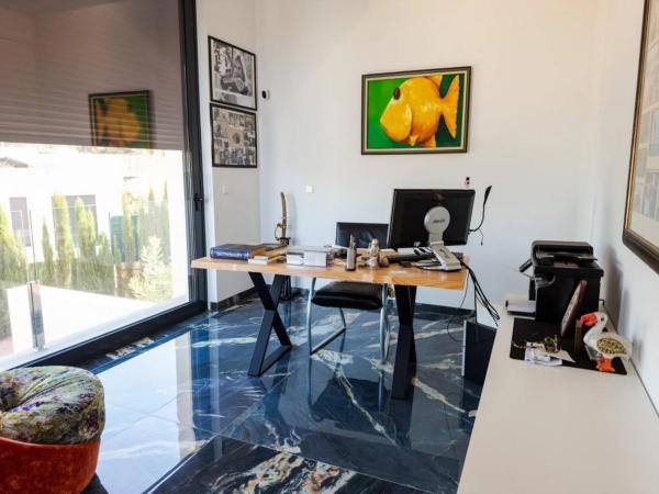 Casa independiente en Residencial Madroño, Las Colinas