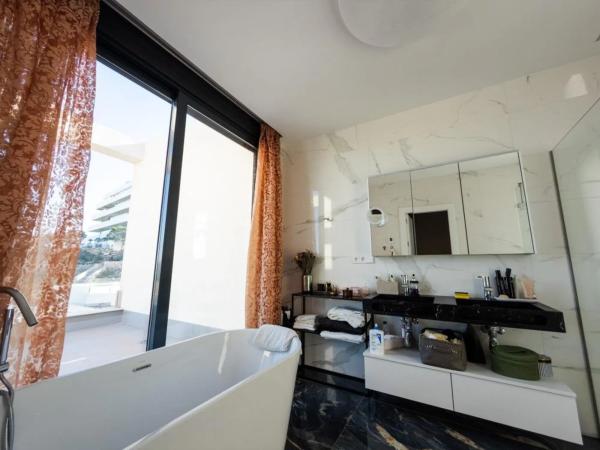 Casa independiente en Residencial Madroño, Las Colinas