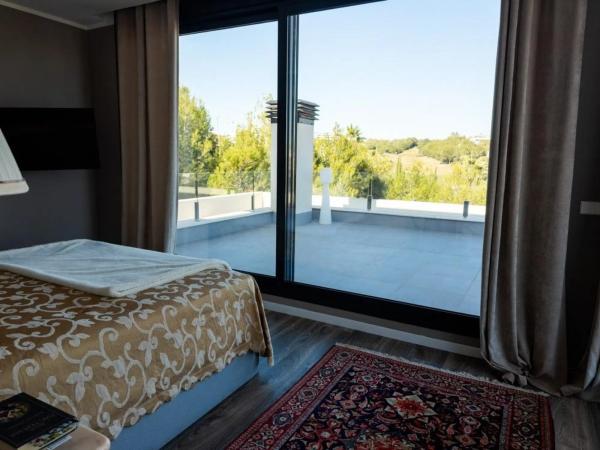 Casa independiente en Residencial Madroño, Las Colinas