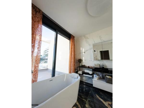 Casa independiente en Residencial Madroño, Las Colinas