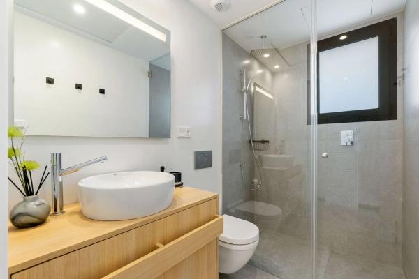 Piso en avenida de las Colinas, 2