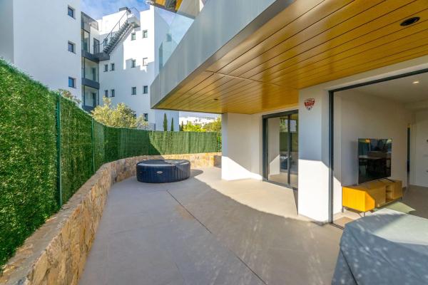 Piso en avenida de las Colinas, 2