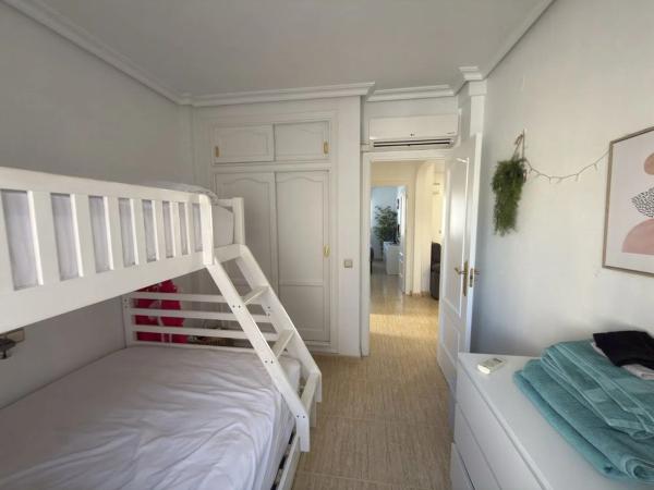 Piso en calle Báltico, 12