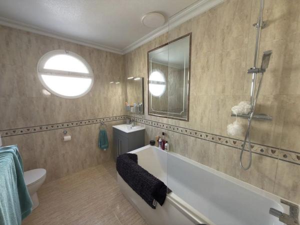 Piso en calle Báltico, 12