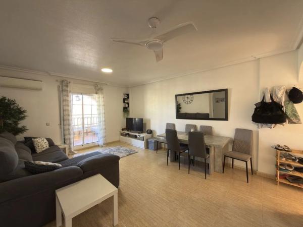 Piso en calle Báltico, 12