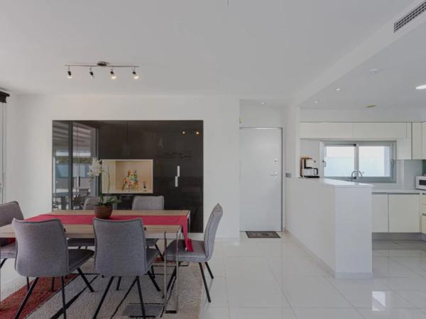 Casa independiente en avenida Caballos