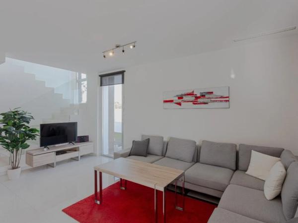 Casa independiente en avenida Caballos