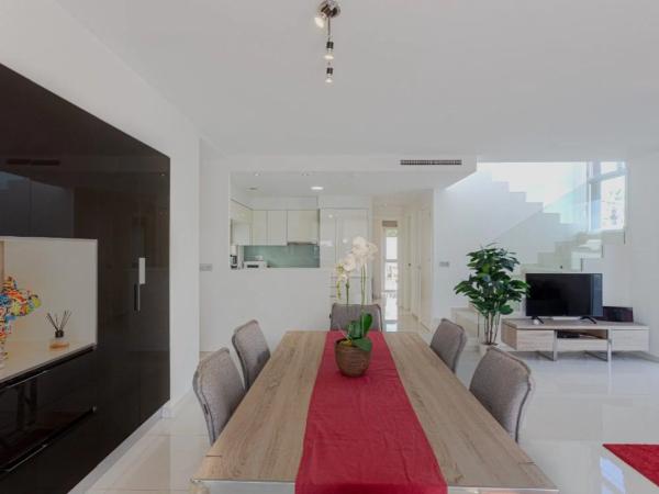 Casa independiente en avenida Caballos