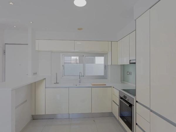 Casa independiente en avenida Caballos