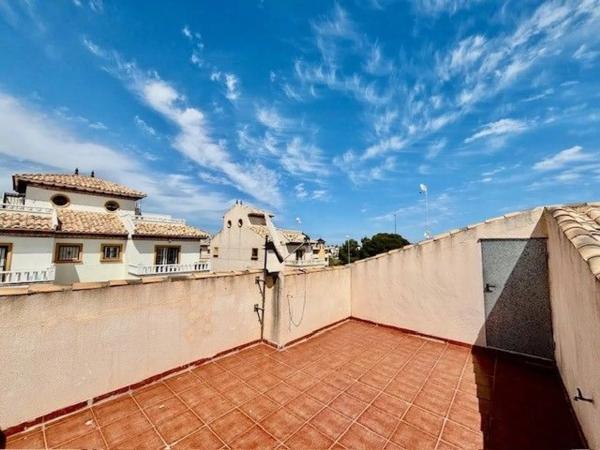 Chalet pareado en calle Adriático