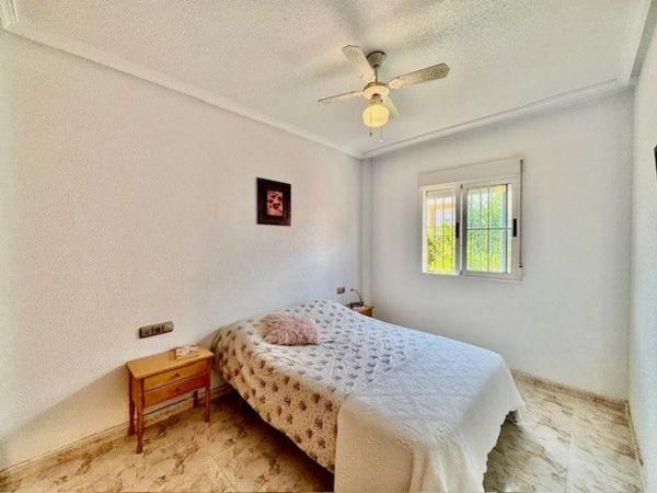 Chalet pareado en calle Adriático