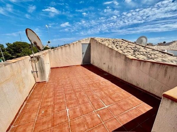 Chalet pareado en calle Adriático