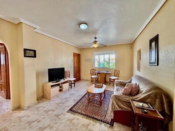 Chalet pareado en calle Adriático