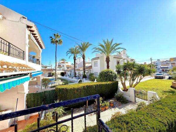 Chalet en Barrio Lomas de Cabo Roig-Los Dolses