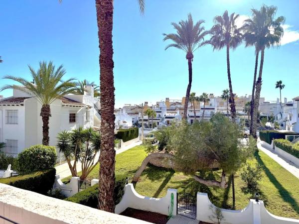 Chalet en Barrio Lomas de Cabo Roig-Los Dolses