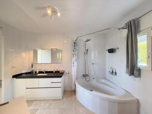 Casa independiente en avenida Aragon