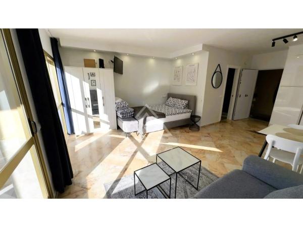 Estudio en avenida Jardines de las Golondrinas, 8