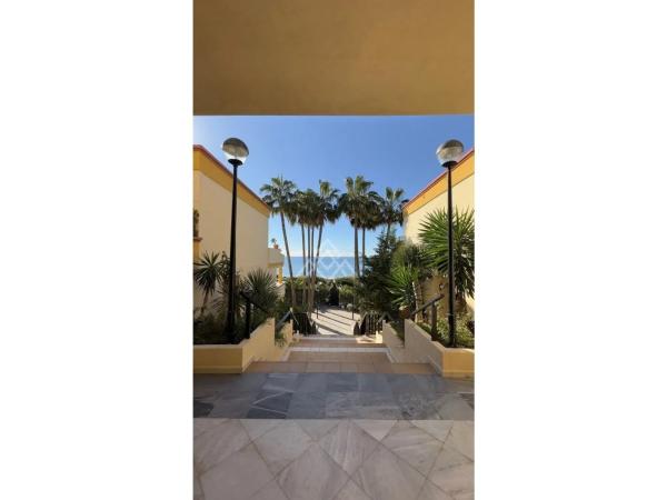 Estudio en avenida Jardines de las Golondrinas, 8