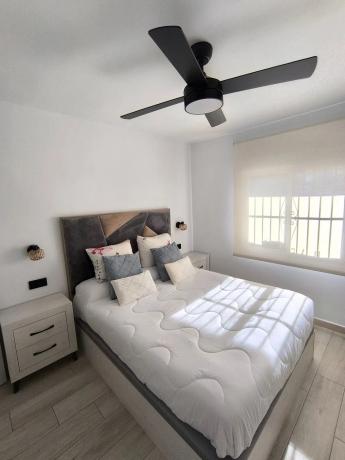 Chalet pareado en avenida de las Nereidas, 1