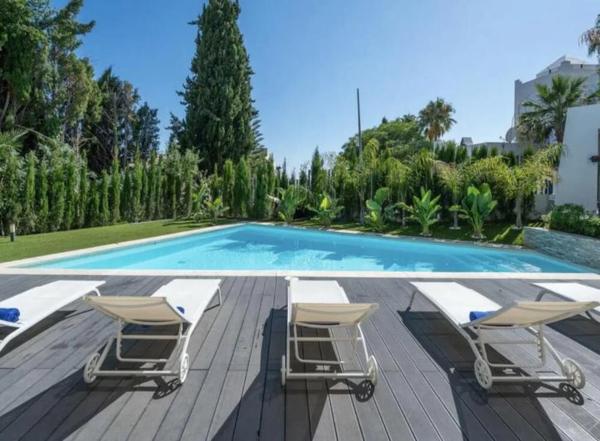 Casa independiente en ኡርባኒሳሲኦን ሬሴርባ ሎስ ግራናዶስ