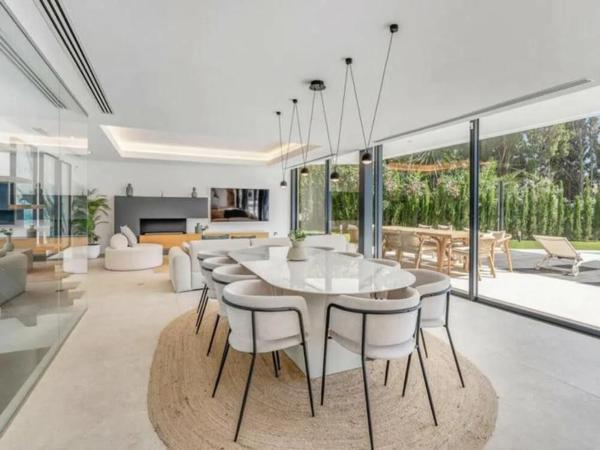 Casa independiente en ኡርባኒሳሲኦን ሬሴርባ ሎስ ግራናዶስ