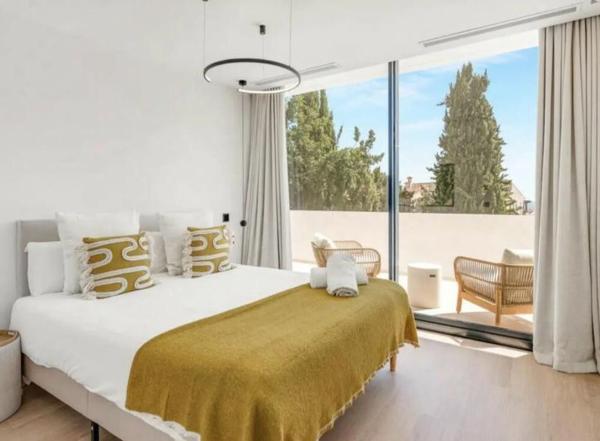 Casa independiente en ኡርባኒሳሲኦን ሬሴርባ ሎስ ግራናዶስ