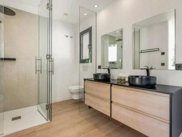 Casa independiente en ኡርባኒሳሲኦን ሬሴርባ ሎስ ግራናዶስ