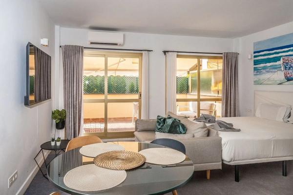 Estudio en avenida Jardines de las Golondrinas