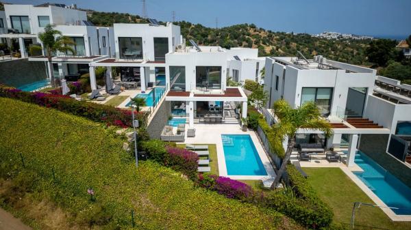 Chalet pareado en Urbanización Artola Alta